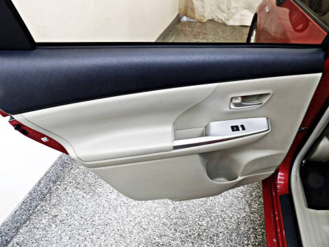 2014 Toyota Prius v Five