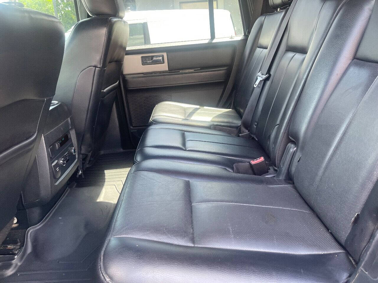 2015 Ford Expedition SUV / Crossover - $15,900