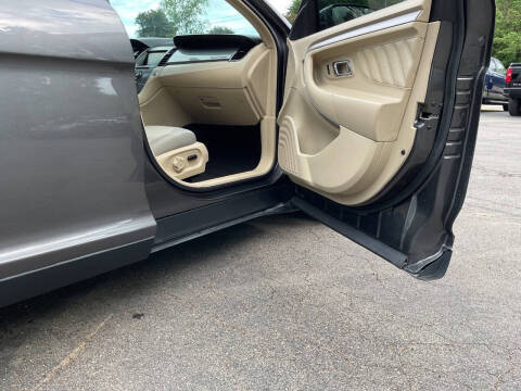 2015 Ford Taurus SEL