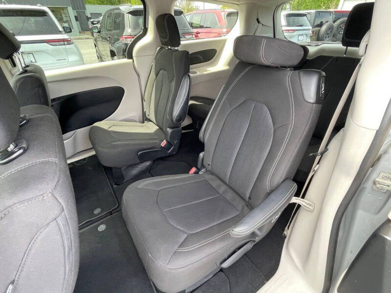 2023 Chrysler Voyager LX