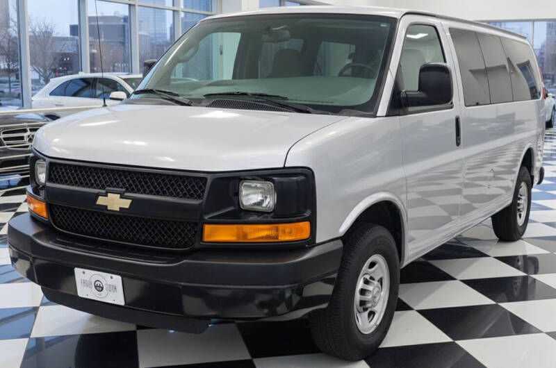 2015 Chevrolet Express Passenger LS's photo