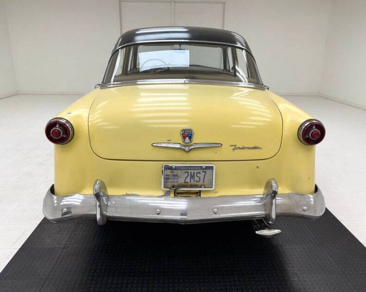 1954 Ford Crestline