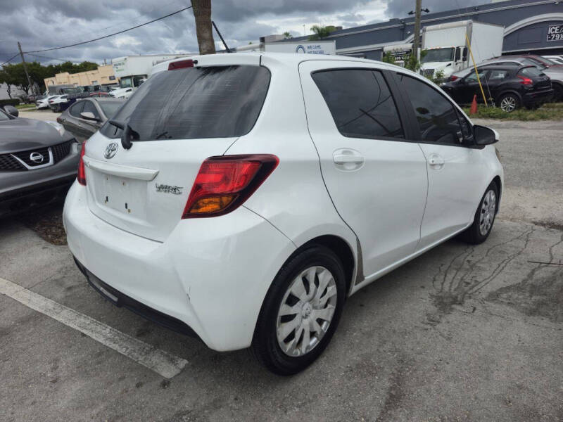 2015 Toyota Yaris 5-Door SE