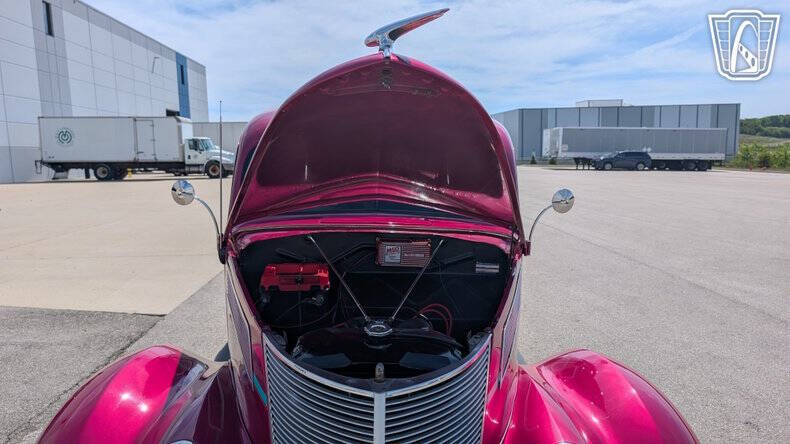1937 Ford Tudor