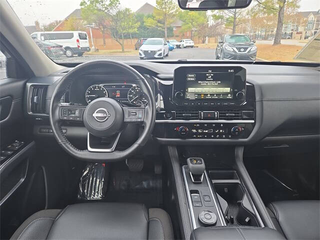 2025 Nissan Pathfinder SL