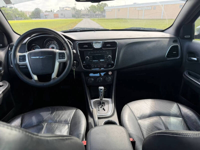 2013 Chrysler 200 Limited