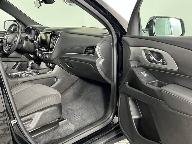 2022 Chevrolet Traverse LT Cloth