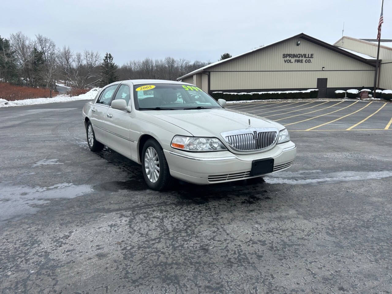 2005 Lincoln Town Car for sale at Main Street Motors Of Buffalo Llc in Springville, NY