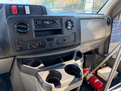 2021 Ford E-450 28 Passenger
