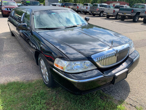 2004 Lincoln Town Car for sale at 51 Auto Sales Ltd in Portage WI