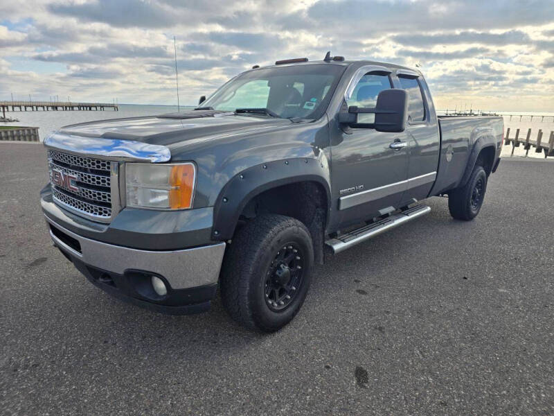 GMC Sierra 2500HD's photo