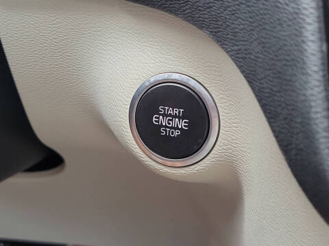 2024 Volvo XC40 B5 Plus Bright Theme