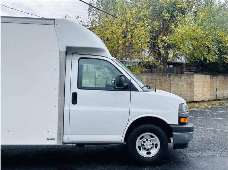 2019 Chevrolet Express Cutaway Base photo 10