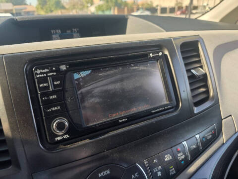 2013 Toyota Sienna SE 8-Passenger