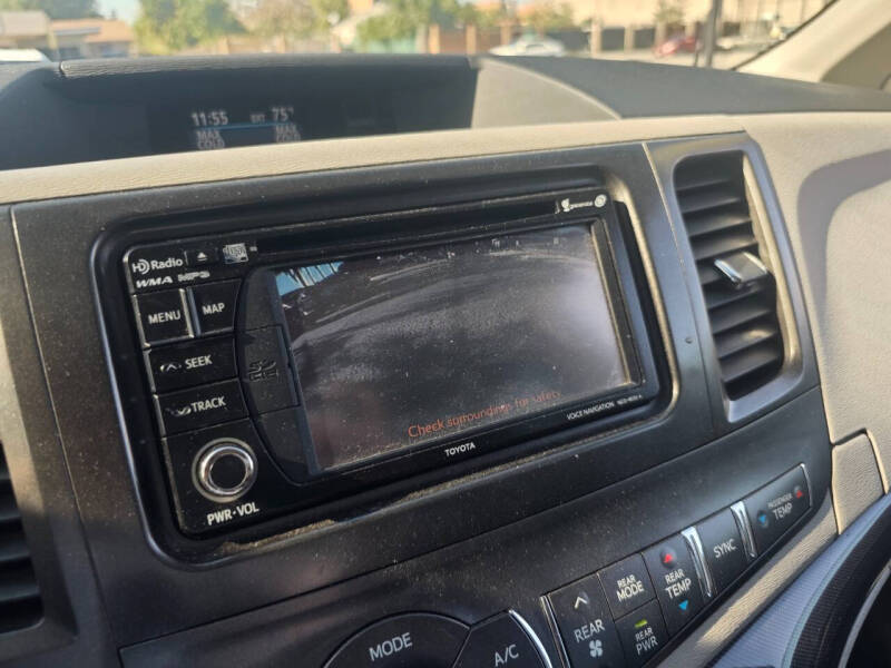 2013 Toyota Sienna SE 8-Passenger