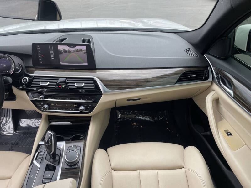 2019 BMW 5 Series 530i