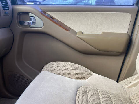 2005 Nissan Pathfinder SE