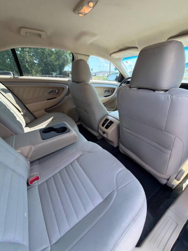 2016 Ford Taurus SE