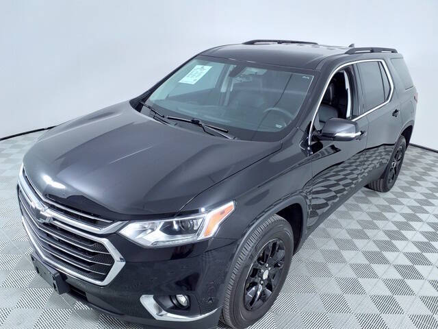 Used 2020 Chevrolet Traverse 3LT with VIN 1GNEVHKW3LJ240298 for sale in Peoria, AZ