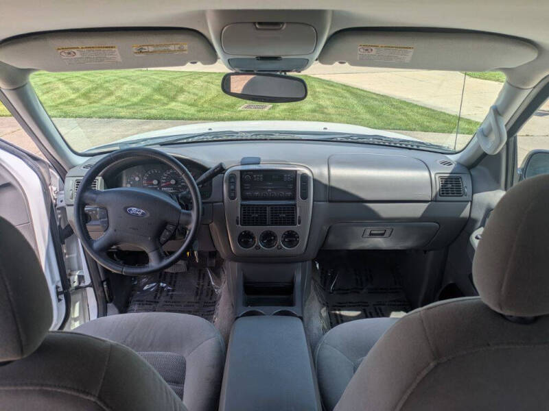 2004 Ford Explorer XLT
