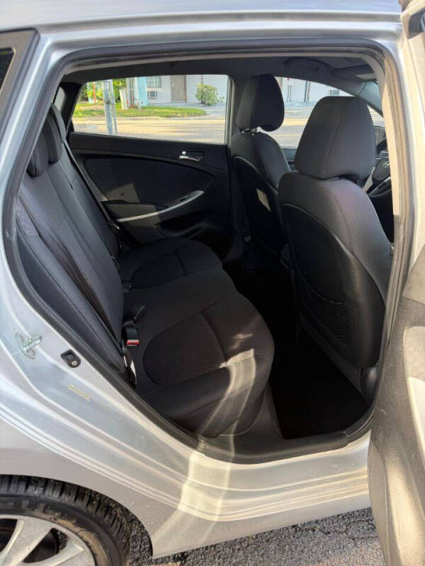 2012 Hyundai Accent SE