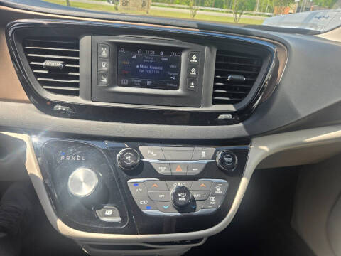 2017 Chrysler Pacifica Touring-L