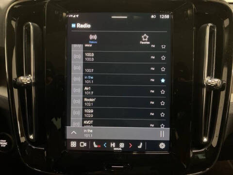 2025 Volvo XC40 B5 Plus Dark Theme