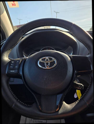 2016 Toyota Yaris 5-Door SE