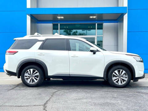 2022 Nissan Pathfinder SL