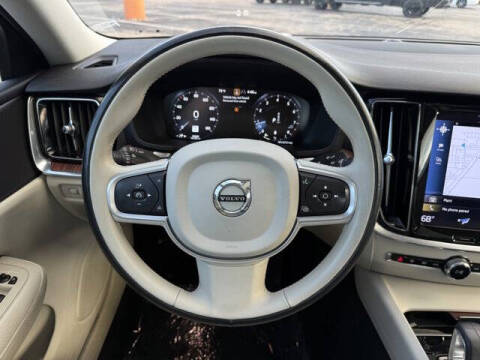 2022 Volvo S60 B5 Momentum