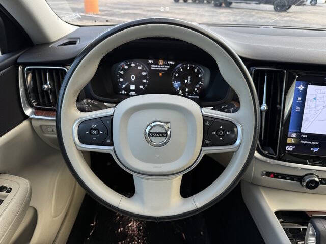 2022 Volvo S60 B5 Momentum