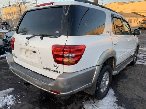 2004 Toyota Sequoia SR5