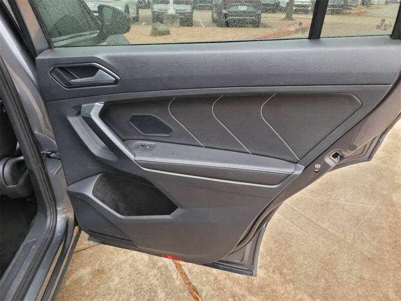 2023 Volkswagen Tiguan SE R-Line Black