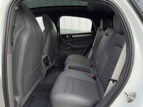 2023 Porsche Cayenne E-Hybrid Coupe