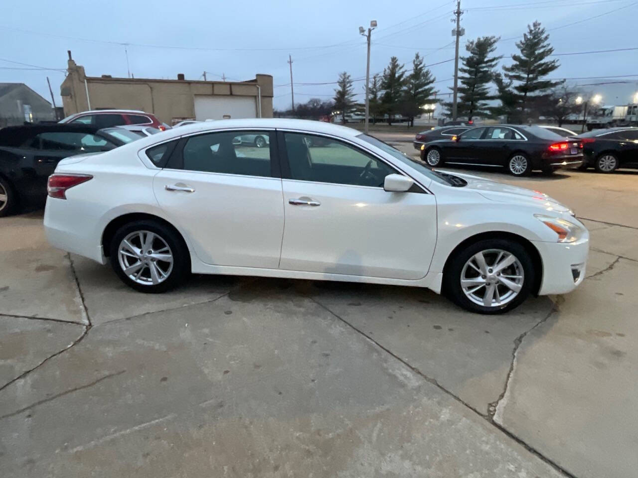 2015 Nissan Altima for sale at Auto Connection in Waterloo, IA