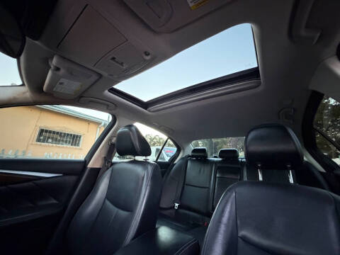 2015 Infiniti Q50 Sport