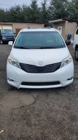 2014 Toyota Sienna XLE 7-Passenger Auto Access Seat