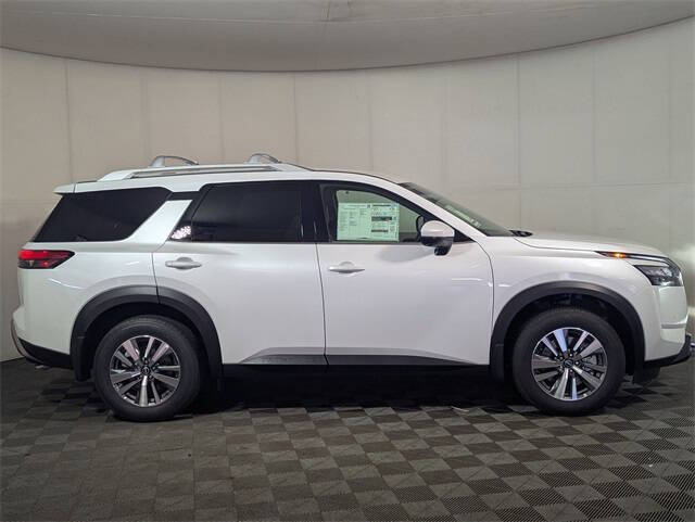 2025 Nissan Pathfinder SL