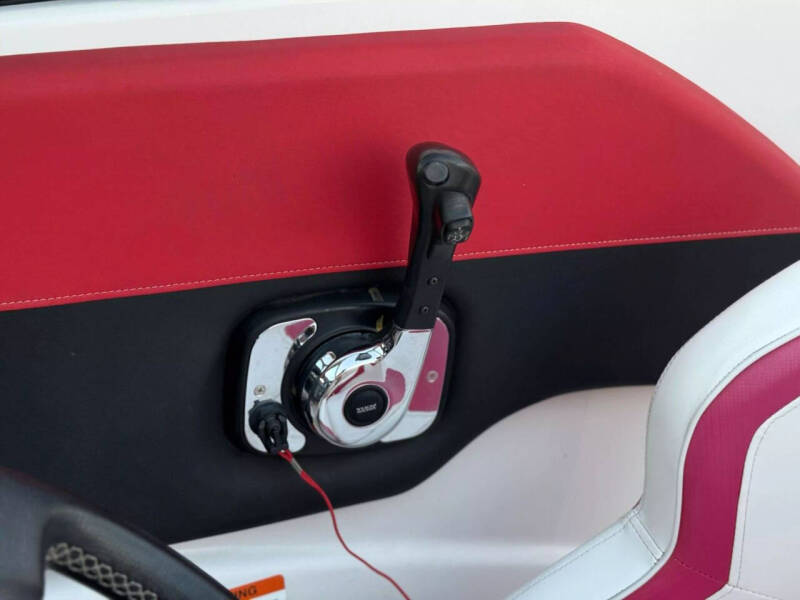 2013 Four Winns 200H