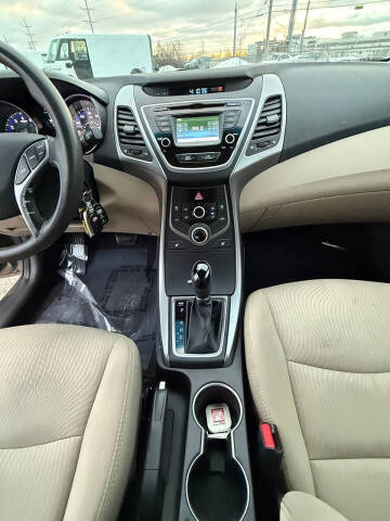 2014 Hyundai Elantra SE