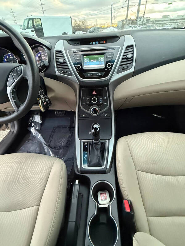 2014 Hyundai Elantra SE