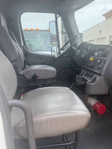 2020 Freightliner M2 106