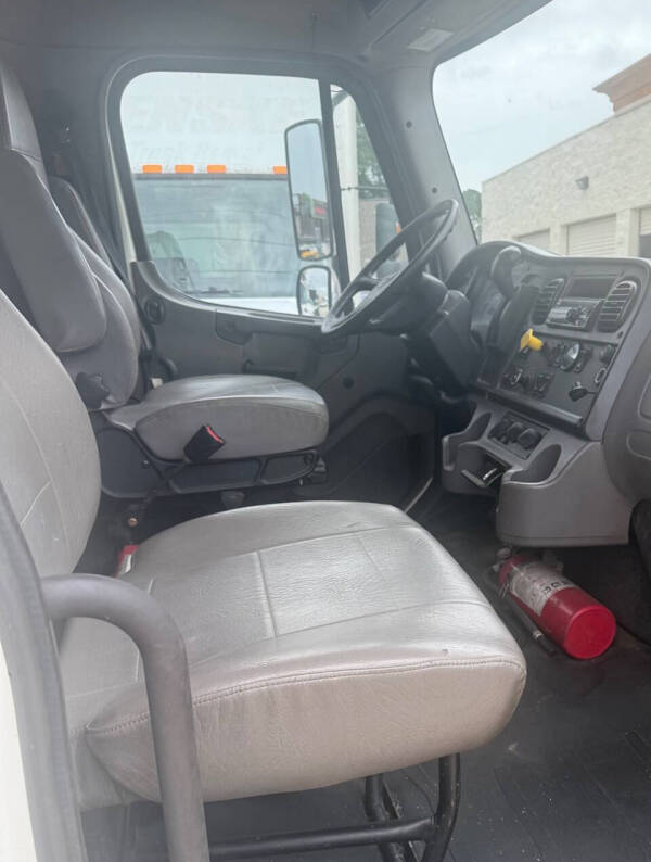 2020 Freightliner M2 106