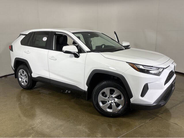 2025 Toyota RAV4 LE's photo