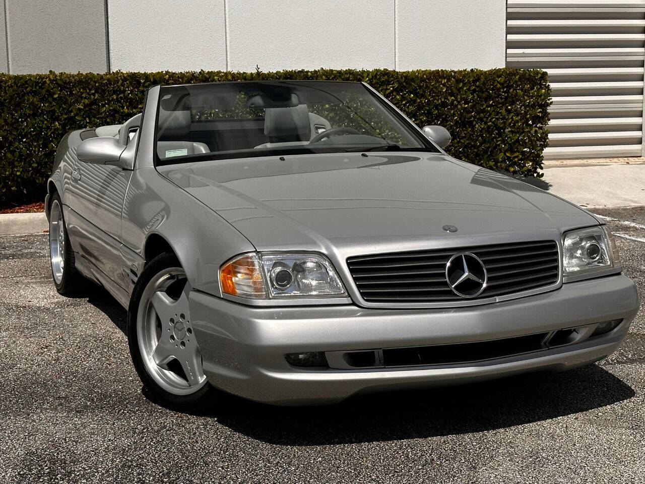 2000 Mercedes-Benz SL-Class  - $15,900