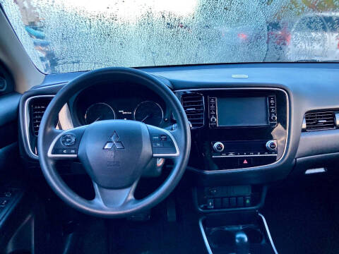 2020 Mitsubishi Outlander ES