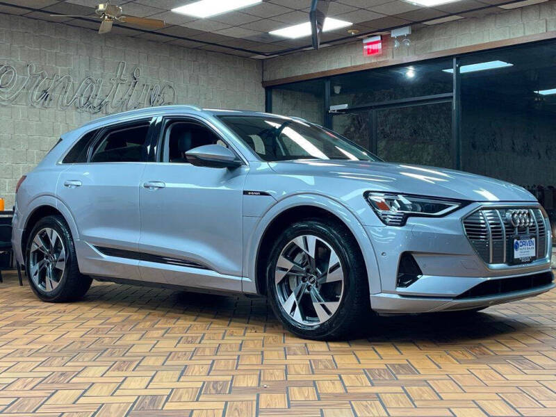 2022 Audi e-tron quattro Premium Plus