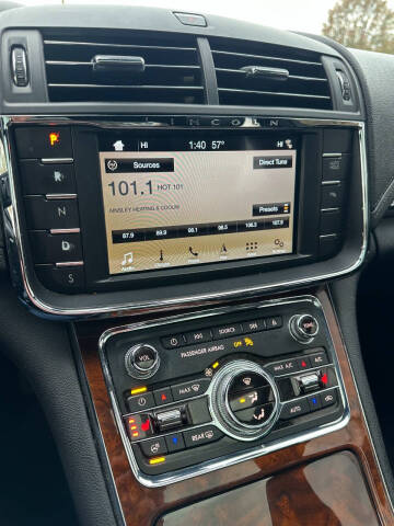 2017 Lincoln Continental Select