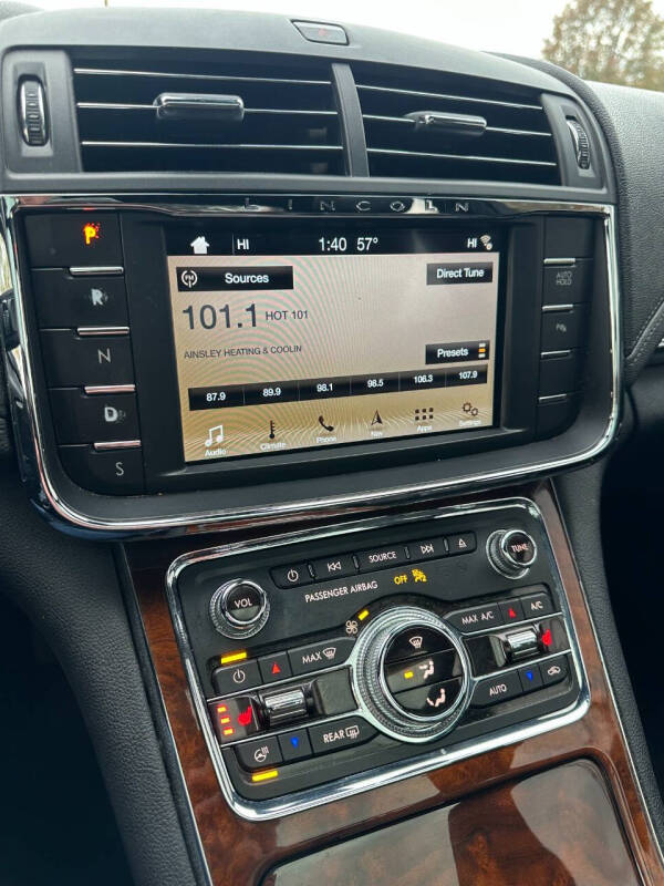 2017 Lincoln Continental Select