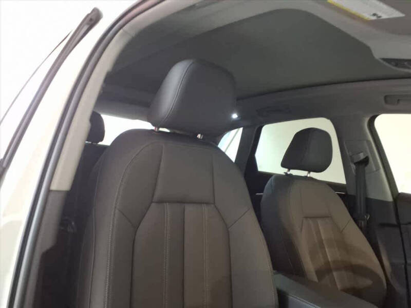 2025 Audi Q5 quattro Premium TFSI